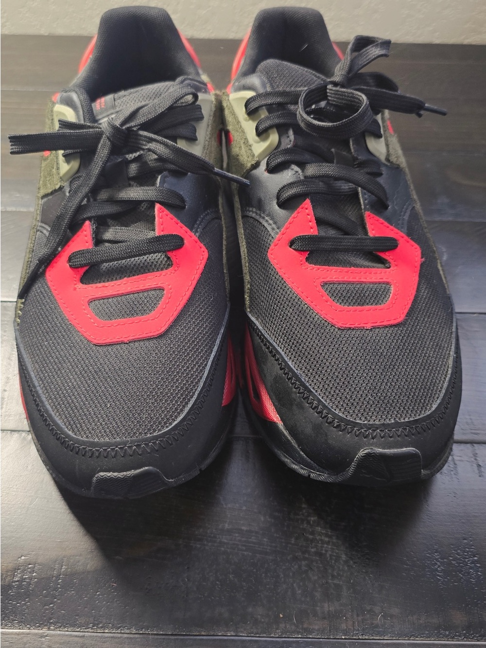 Puma Men’s Black Olive Green Red Athletic Sneakers - Picture 4 of 6